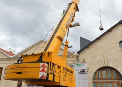 Photo - Dépose de panneaux sur le toit de la résidence Domofrance Edouard Vaillant à Bordeaux.